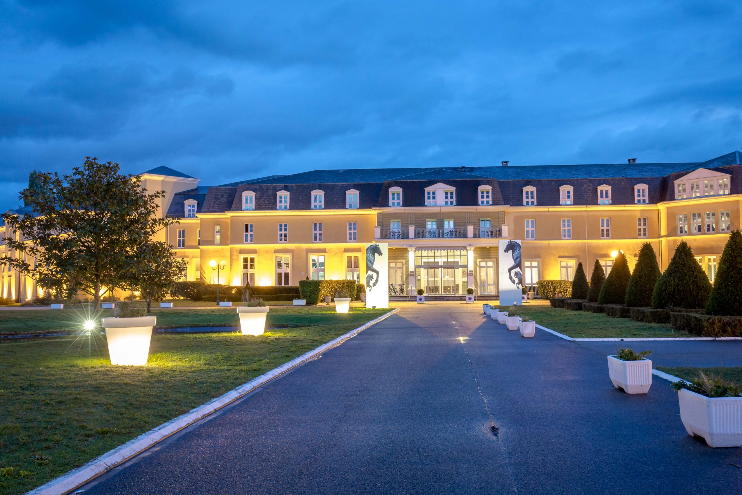 Arriving at the Mercure Hotel Chantilly, Paris, France