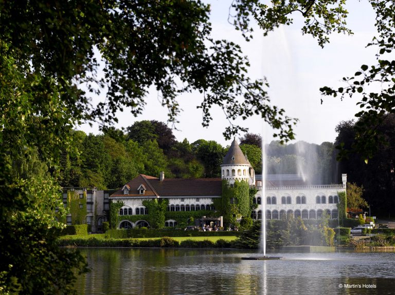 Martin’s Chateau Du Lac Waterloo