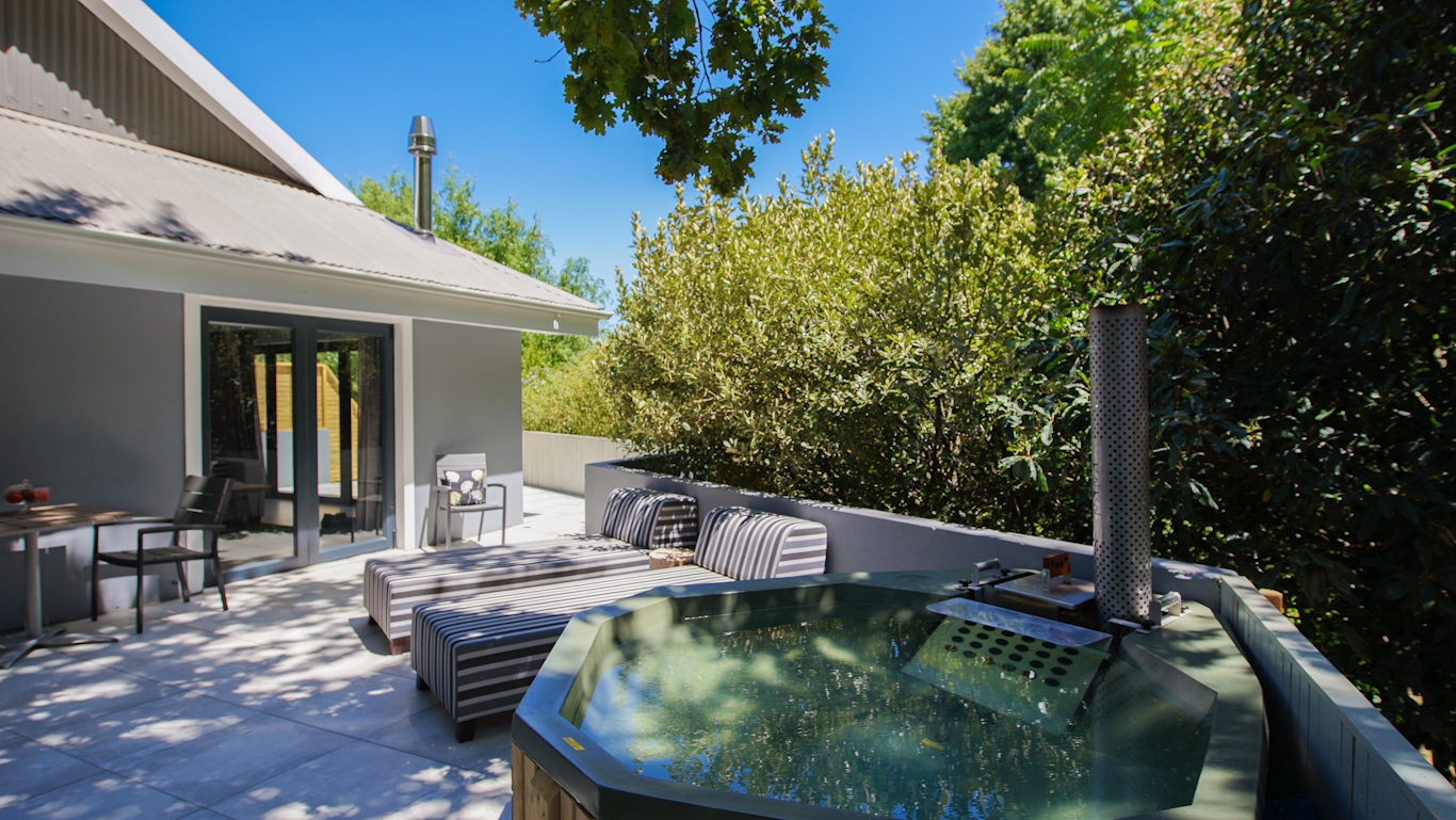 Enjoy the hot tub at Silver Forest, Somerset West, Western Cape, South Africa. Golf Planet Holidays