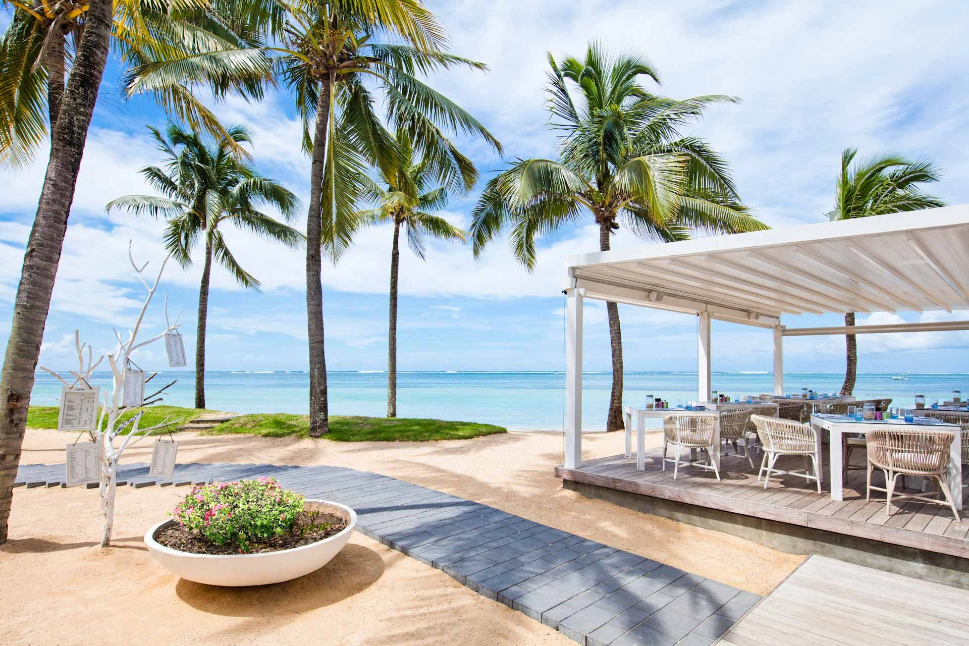 Beachside restaurant at Heritage Le Telfair Golf and Wellness Resort, Mauritius. Golf Planet Holidays.